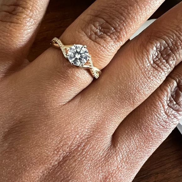 Diamond Nexus-Engagement Ring - Picture 2 of 5